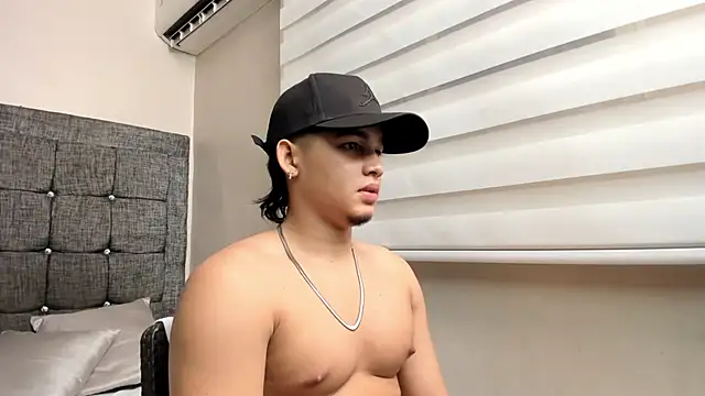 Riky Strong online show from November 2025 03:11:01 AM