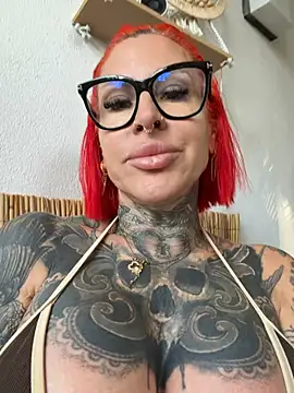 Snapshot of CatCoxx chatting on July 2026 05:51:01 AM CatCoxx online show from July 2026 05:51:01 AM