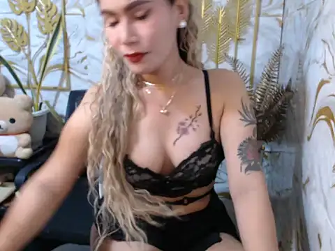 Snapshot of tshot_izzy_88 chatting on December 2025 10:10:02 AM tshot izzy 88 online show from December 2025 10:10:02 AM