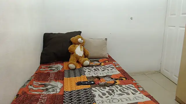 Snapshot of EssenceLovers chatting on January 2026 06:15:02 PM EssenceLovers online show from January 2026 06:15:02 PM