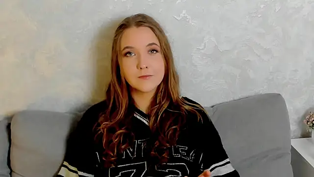 Snapshot of EiraWise chatting on December 2025 09:47:01 PM EiraWise online show from December 2025 09:47:01 PM