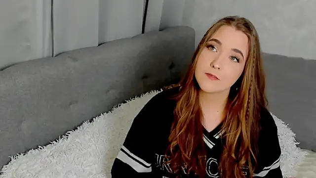 Snapshot of EiraWise chatting on November 2025 09:59:02 PM EiraWise online show from November 2025 09:59:02 PM