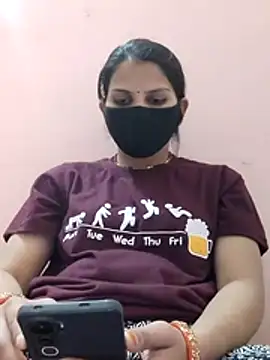 poojam93 online show from December 2025 04:34:02 PM