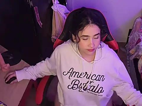 Snapshot of ChloeSnoww chatting on October 2025 03:32:01 AM ChloeSnoww online show from October 2025 03:32:01 AM