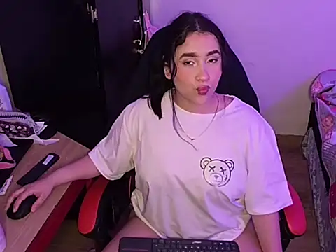 Snapshot of ChloeSnoww chatting on September 2025 03:23:01 AM ChloeSnoww online show from September 2025 03:23:01 AM