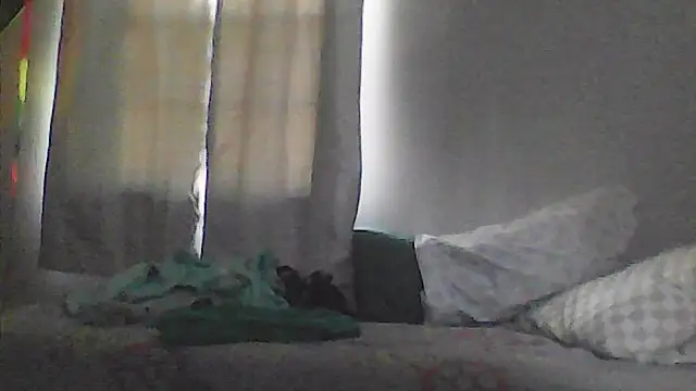 sarahkat86 online show from April 2026 10:05:02 PM