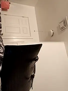 sarahkat86 online show from February 2026 12:00:01 AM