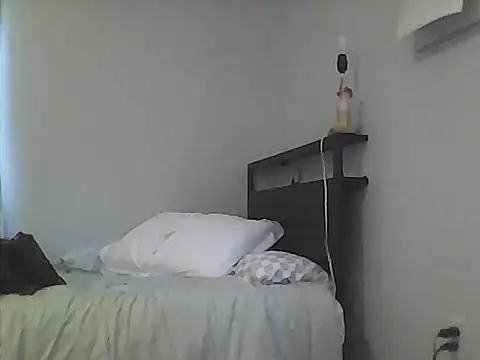 sarahkat86 online show from April 2026 09:56:01 PM