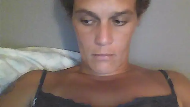 sarahkat86 online show from February 2026 12:30:01 AM