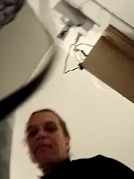 sarahkat86 online show from February 2026 11:34:02 PM