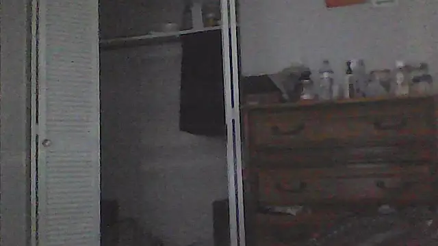 sarahkat86 online show from April 2026 09:39:33 PM