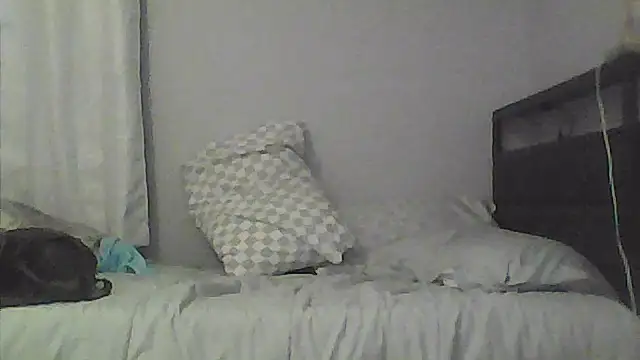 sarahkat86 online show from April 2026 11:53:01 PM