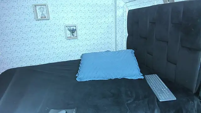 lisa logan online show from December 2025 04:46:02 AM