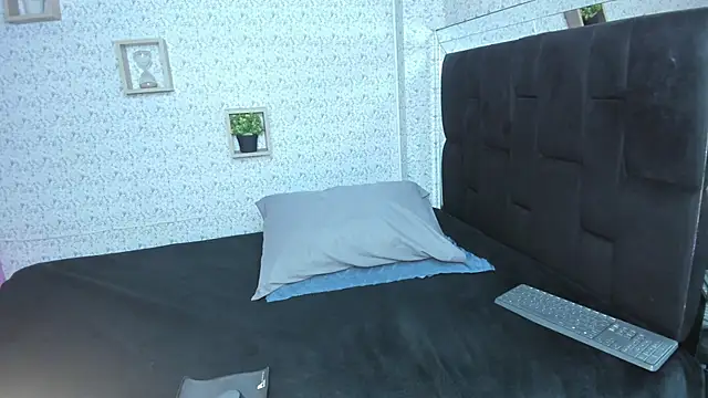 lisa logan online show from February 2026 04:34:02 AM