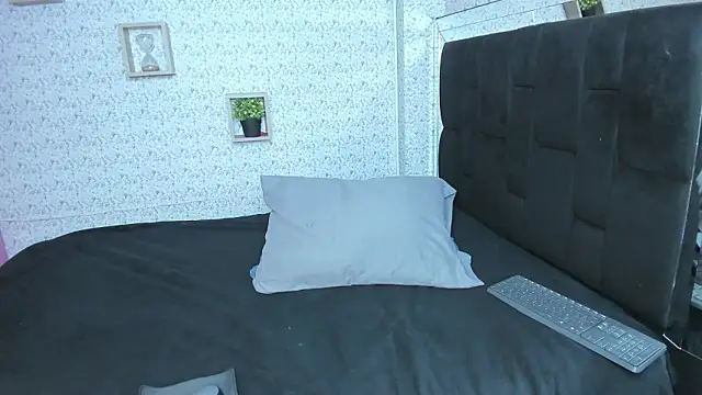 lisa logan online show from February 2026 04:45:02 AM