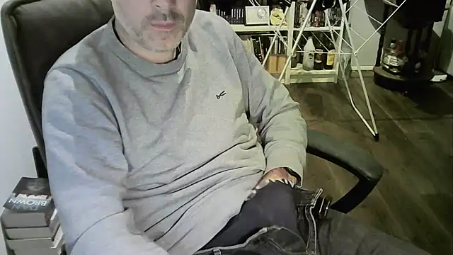 Chrisprngr online show from May 2026 09:37:02 PM
