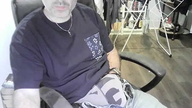 Chrisprngr online show from May 2026 07:01:01 PM