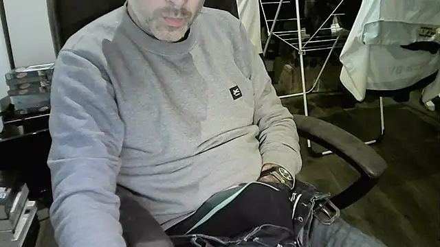 Chrisprngr online show from November 2025 03:34:02 PM