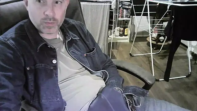 Snapshot of Chrisprngr chatting on October 2025 04:30:01 PM Chrisprngr online show from October 2025 04:30:01 PM
