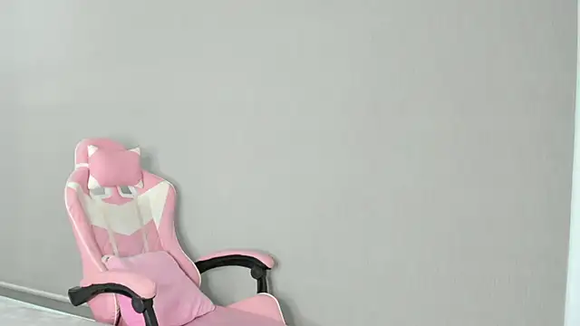 Snapshot of kendal_hot01 chatting on November 2025 06:07:01 PM kendal hot01 online show from November 2025 06:07:01 PM