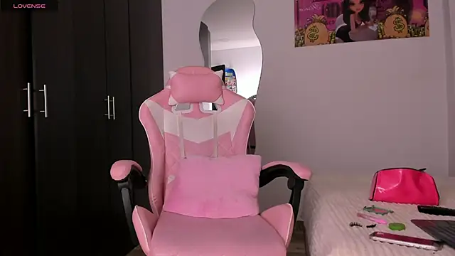 kendal hot01 online show from April 2026 07:53:01 PM