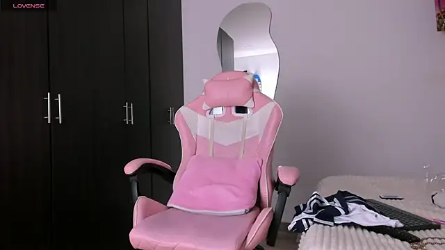 kendal hot01 online show from March 2026 05:26:01 PM