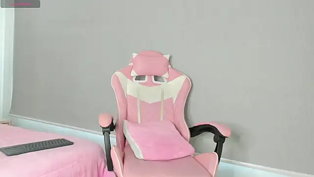 Snapshot of kendal_hot01 chatting on November 2025 12:53:01 PM kendal hot01 online show from November 2025 12:53:01 PM