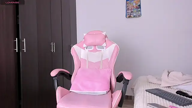 kendal hot01 online show from March 2026 05:13:01 PM