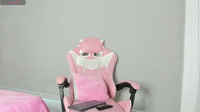 Snapshot of kendal_hot01 chatting on November 2025 11:58:02 AM kendal hot01 online show from November 2025 11:58:02 AM