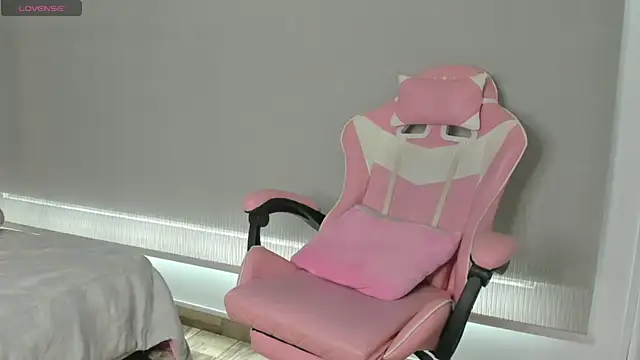 Snapshot of kendal_hot01 chatting on November 2025 05:57:01 PM kendal hot01 online show from November 2025 05:57:01 PM