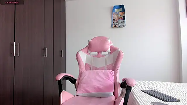 kendal hot01 online show from March 2026 04:41:02 PM