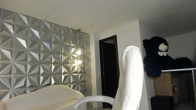 hellen tease online show from February 2026 02:17:01 PM