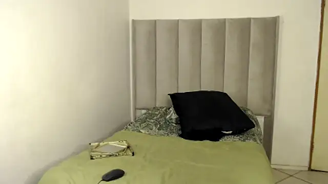 Trans fairy online show from November 2025 05:39:01 PM