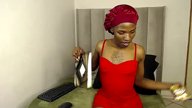 Trans fairy online show from November 2025 06:40:02 PM