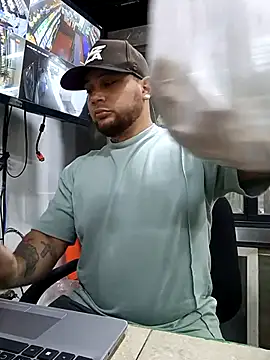 Catire10  online show from November 2025 01:21:01 PM