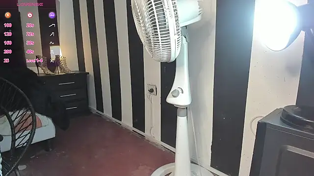 Snapshot of aliceemature4u chatting on September 2025 01:05:02 AM aliceemature4u online show from September 2025 01:05:02 AM