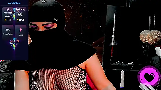 SultanaLayla online show from November 2025 07:58:01 PM