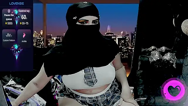 SultanaLayla online show from November 2025 08:01:02 PM