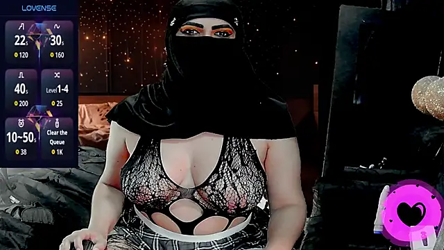 SultanaLayla online show from December 2025 07:35:01 PM