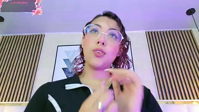 Olivejoness online show from October 2025 12:45:01 AM