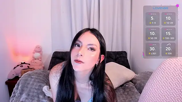 sarah saenz  online show from April 2026 06:40:02 AM