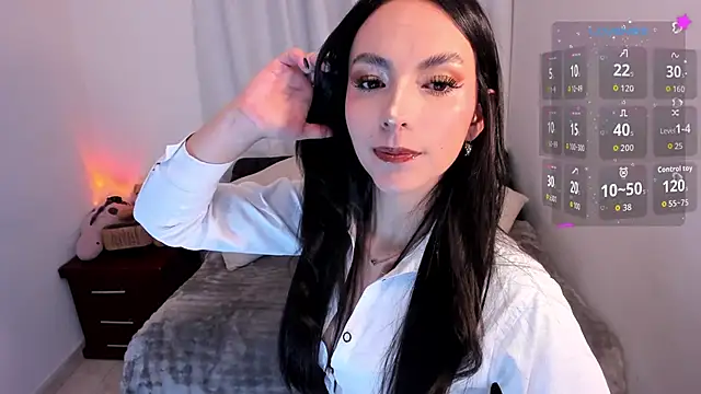 sarah saenz  online show from April 2026 06:43:01 AM