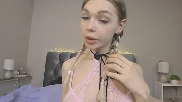 Snapshot of Blondy_Fina chatting on June 2026 10:54:01 AM Blondy Fina online show from June 2026 10:54:01 AM
