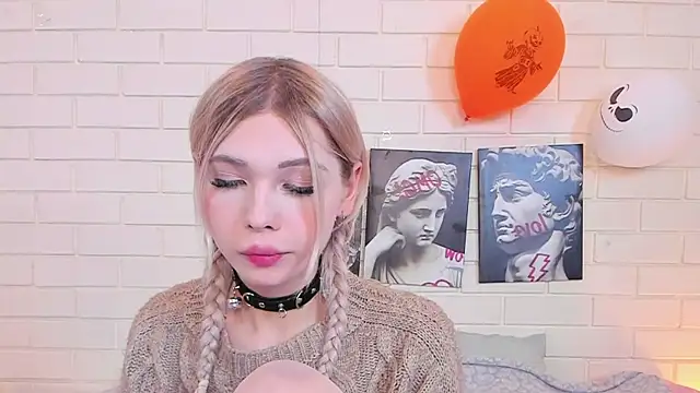 Snapshot of Blondy_Fina chatting on November 2025 04:50:02 AM Blondy Fina online show from November 2025 04:50:02 AM