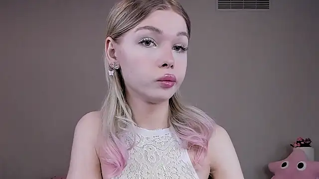 Blondy Fina online show from March 2026 04:38:01 AM