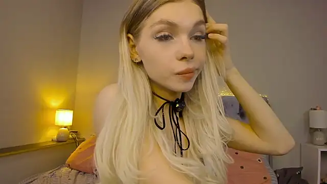 Snapshot of Blondy_Fina chatting on June 2026 06:18:02 AM Blondy Fina online show from June 2026 06:18:02 AM