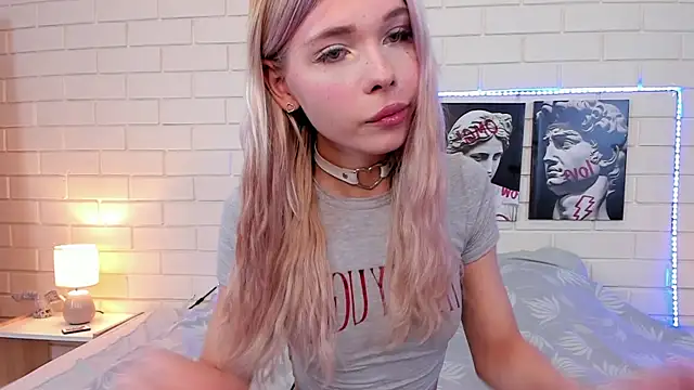 Snapshot of Blondy_Fina chatting on September 2025 04:57:01 AM Blondy Fina online show from September 2025 04:57:01 AM