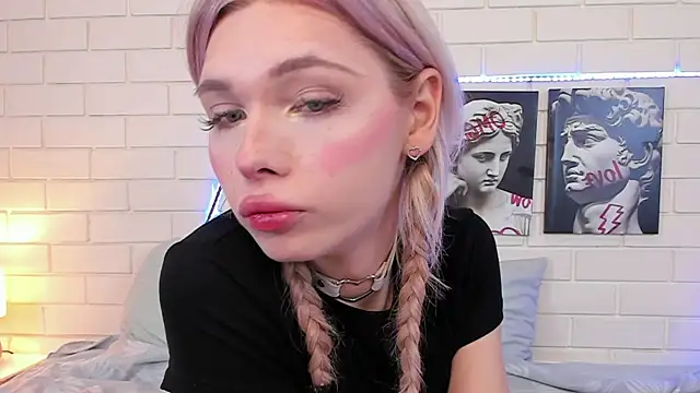 Snapshot of Blondy_Fina chatting on September 2025 04:46:01 AM Blondy Fina online show from September 2025 04:46:01 AM