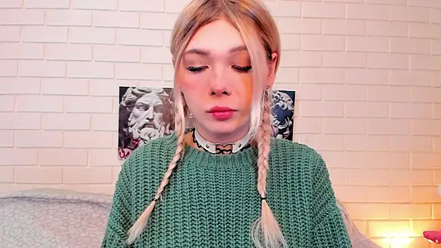 Snapshot of Blondy_Fina chatting on December 2025 04:24:01 AM Blondy Fina online show from December 2025 04:24:01 AM