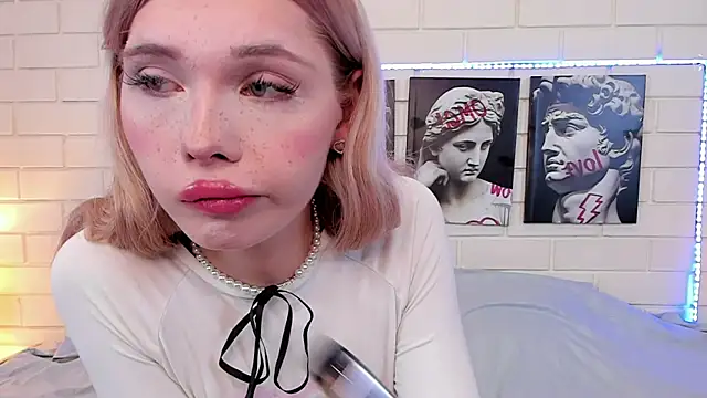 Snapshot of Blondy_Fina chatting on September 2025 04:57:01 AM Blondy Fina online show from September 2025 04:57:01 AM